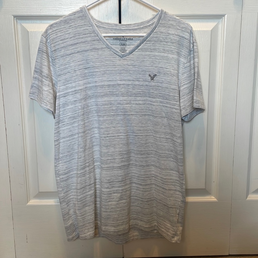 American Eagle Outfitters V neck Short Sleeve Tee Light Gray Adult Medium